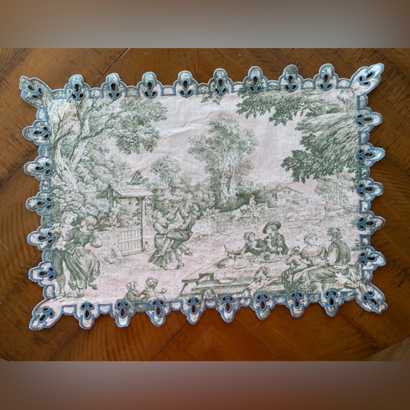 Vintage scalloped edge toile table placemat - Picture 6 of 8
